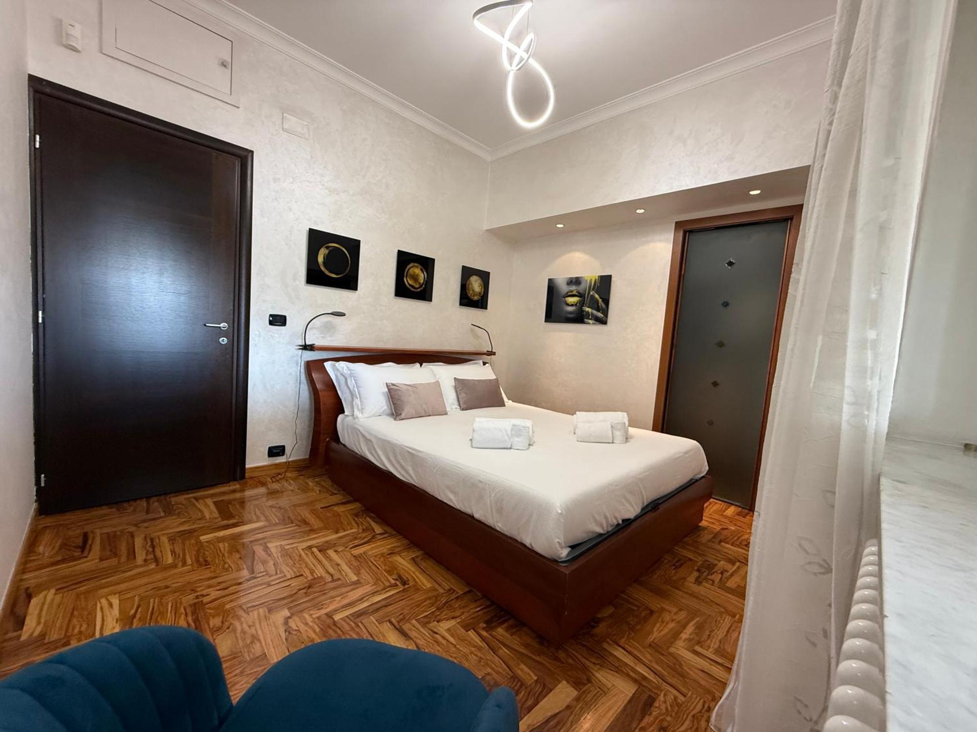 Luxury Av Rom
